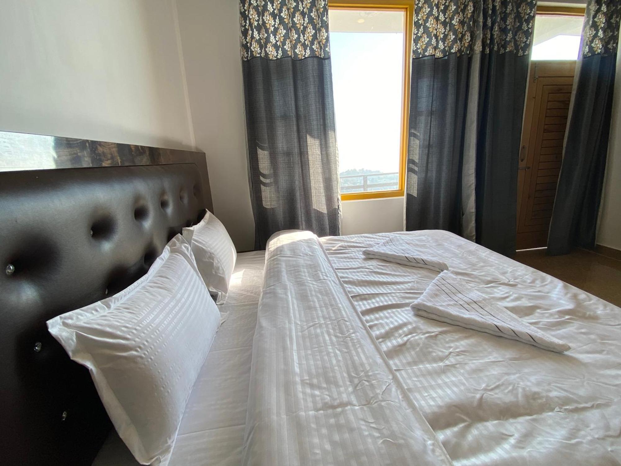 Redeem Cafe & Homestay McLeod Ganj Esterno foto